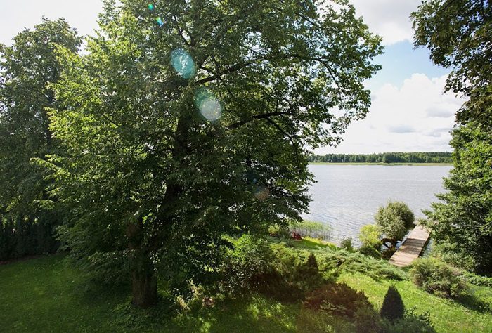 pogled sa terase, luksuzna vila uz jezero