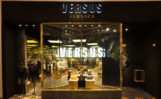 Čime se razlikuje Versus Versace od Versace – luksuz nasuprot buntovništvu